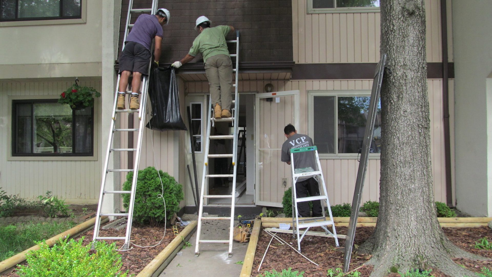 Helping renovate a townhome for HomeAid