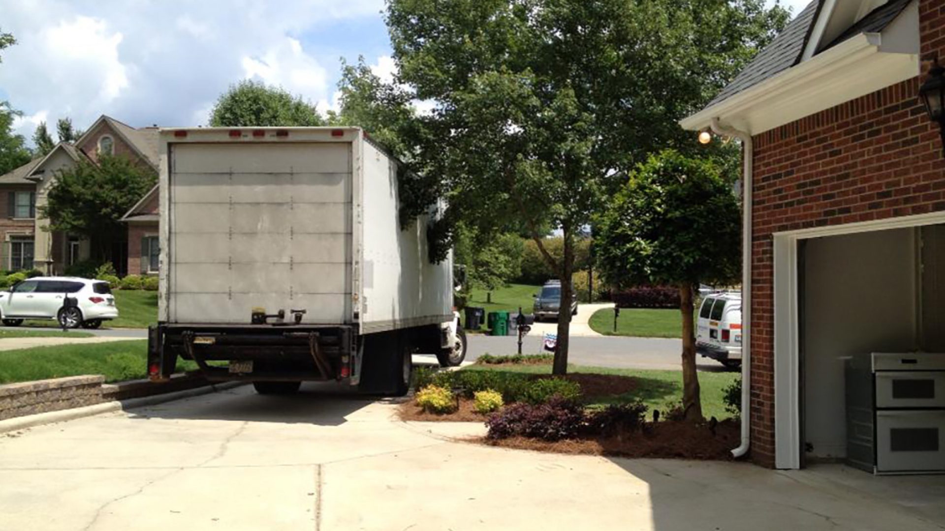 3 signs of a bad moving company