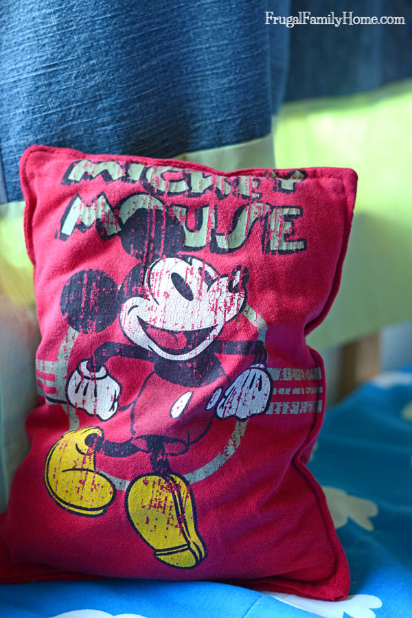 how-to-make-a-t-shirt-pillow-vert