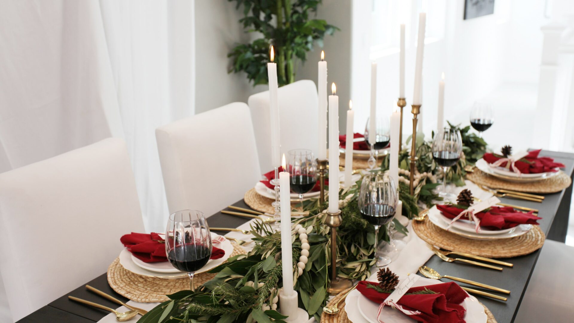 holiday dining table decor