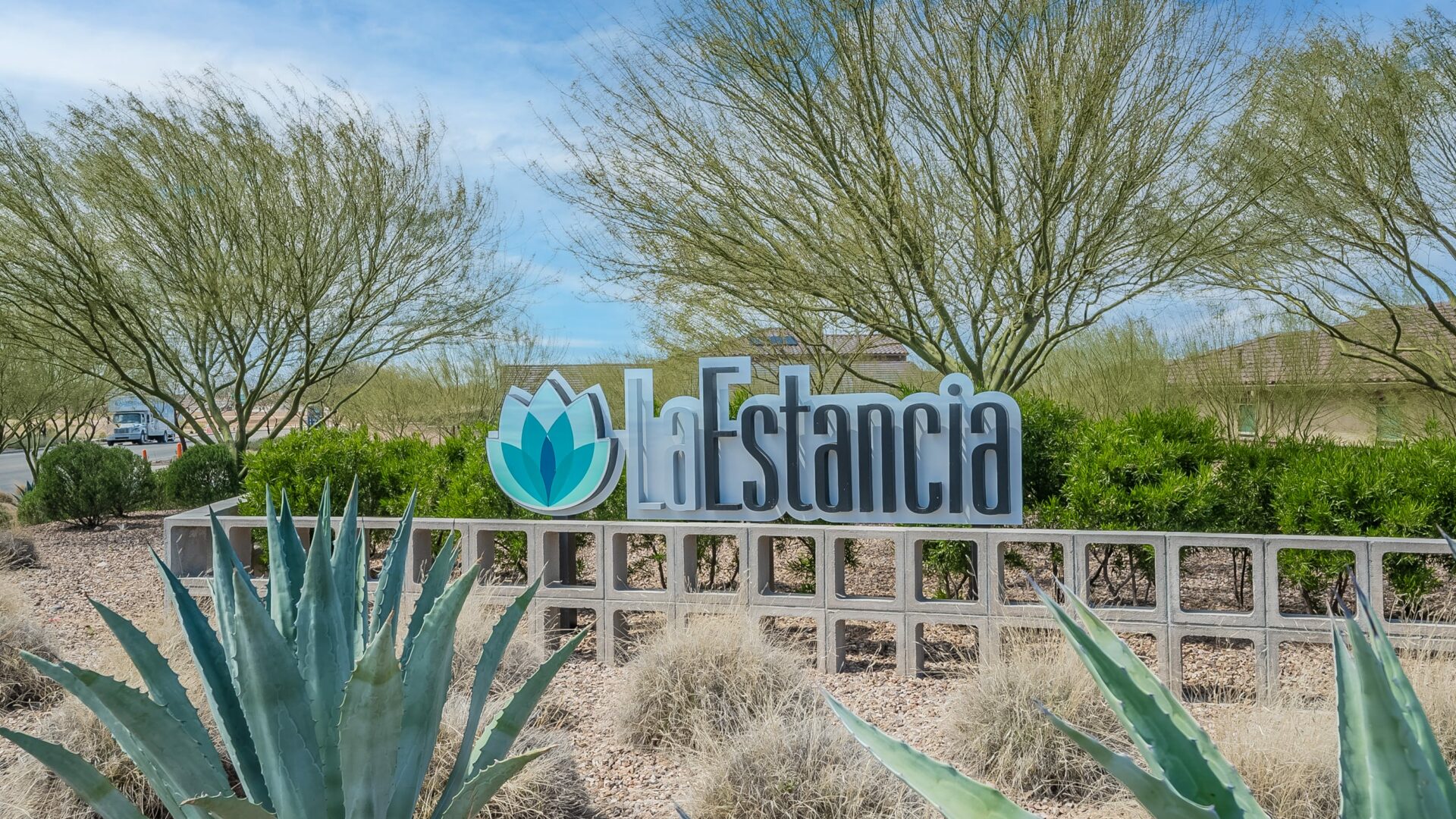 La Estancia community sign