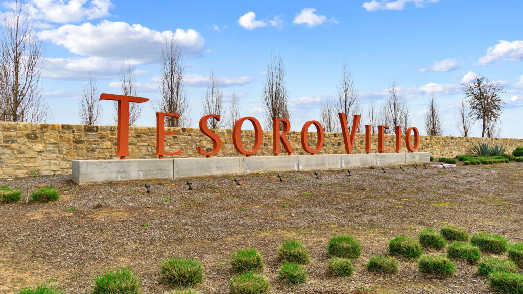 Tesoro Viejo Amenity Sign