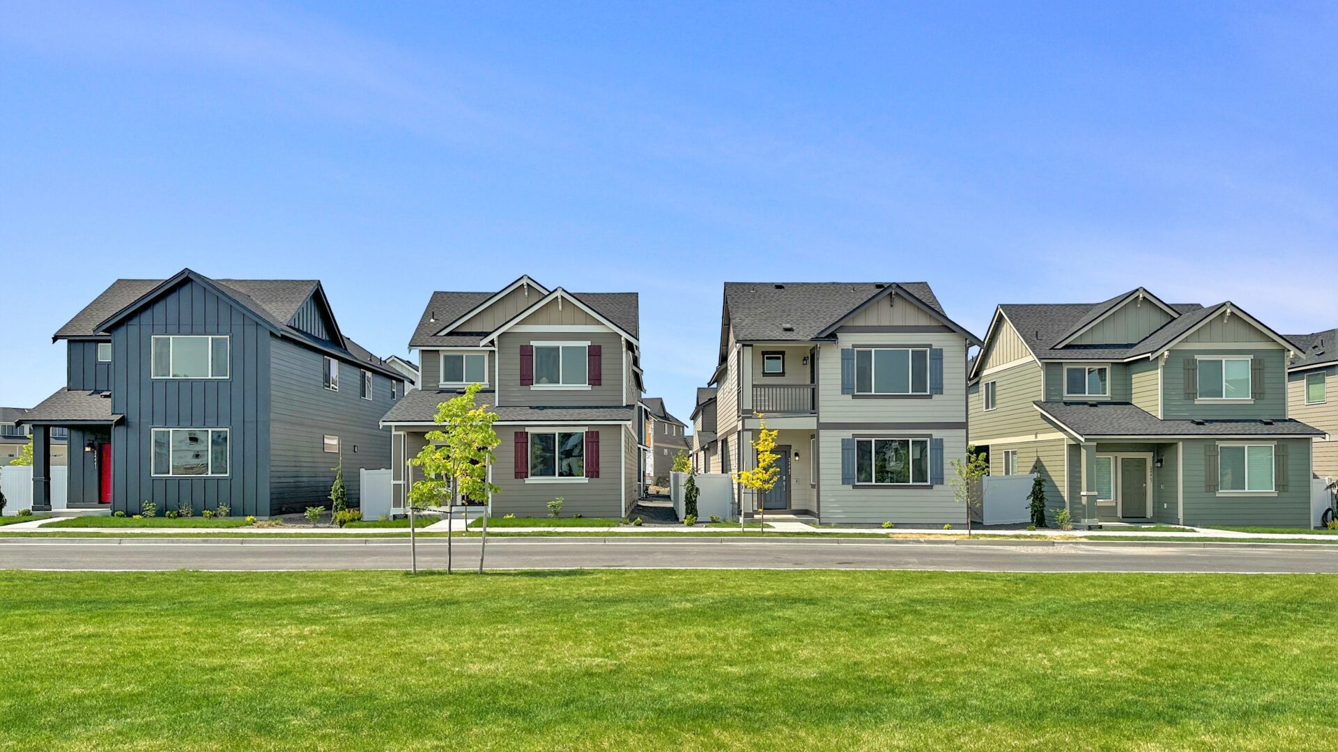 Cottage Stonehill Streetscape