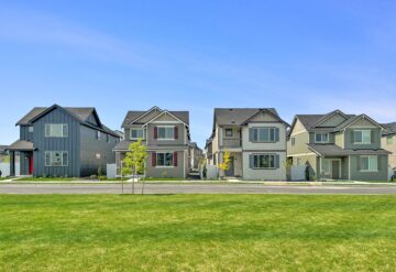 Cottage Stonehill Streetscape