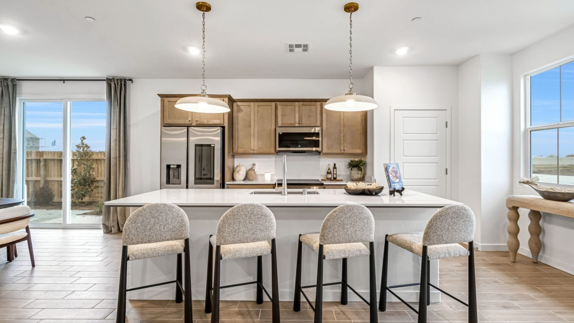 Encanto Kipling dining room